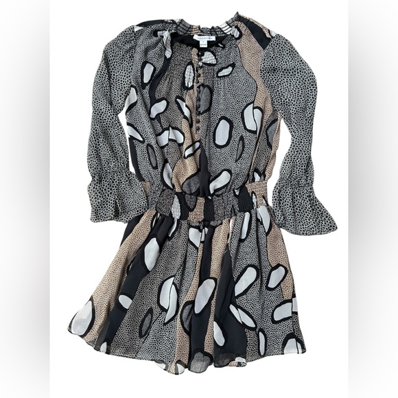 Diane von Furstenberg Kelley 100% Silk Dress — Style D950201O16, Size 8 - Picture 6 of 12